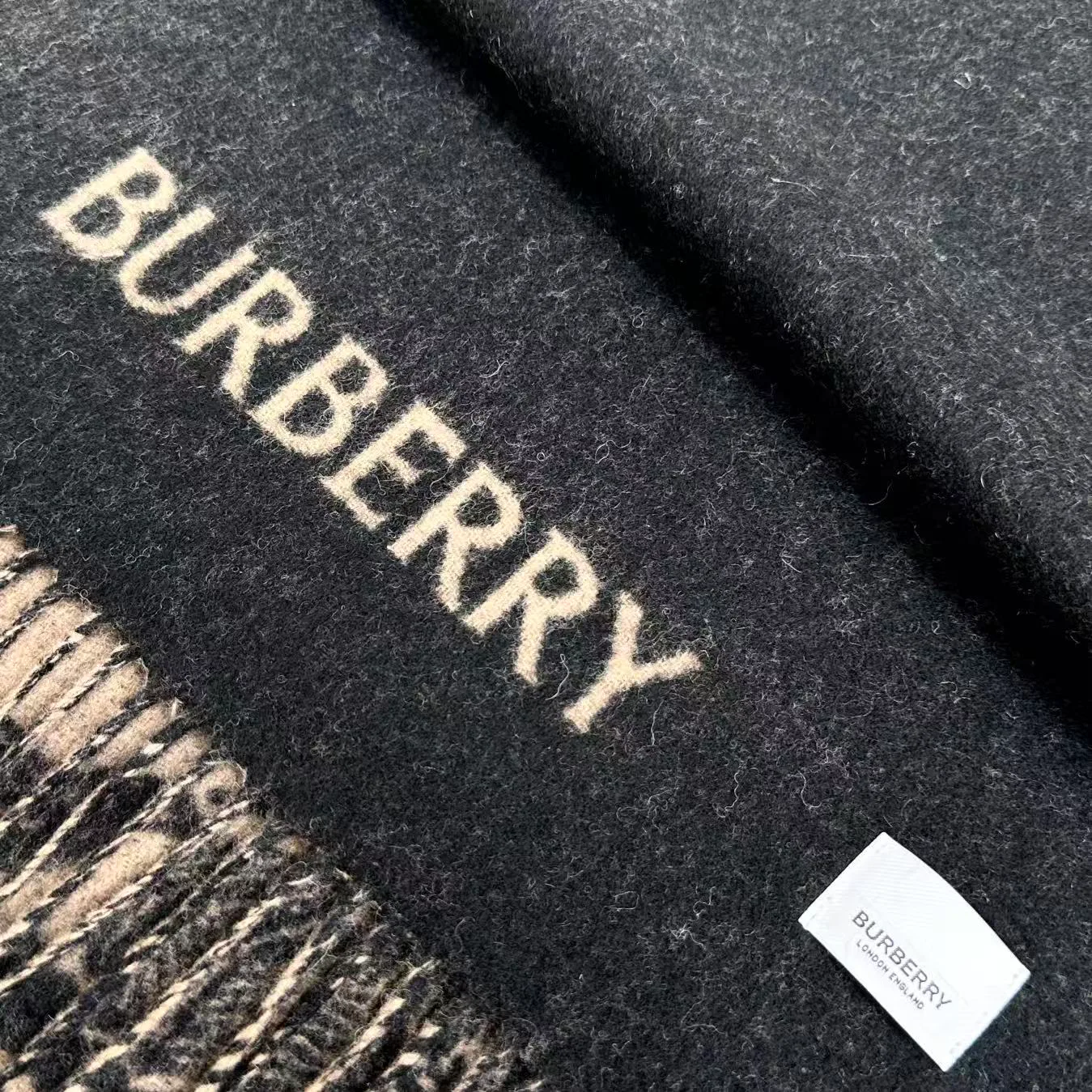 Шарфы Burberry 18627206