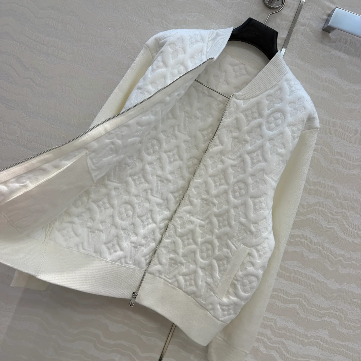 Куртки И Пуховики Женские Louis Vuitton 18439433