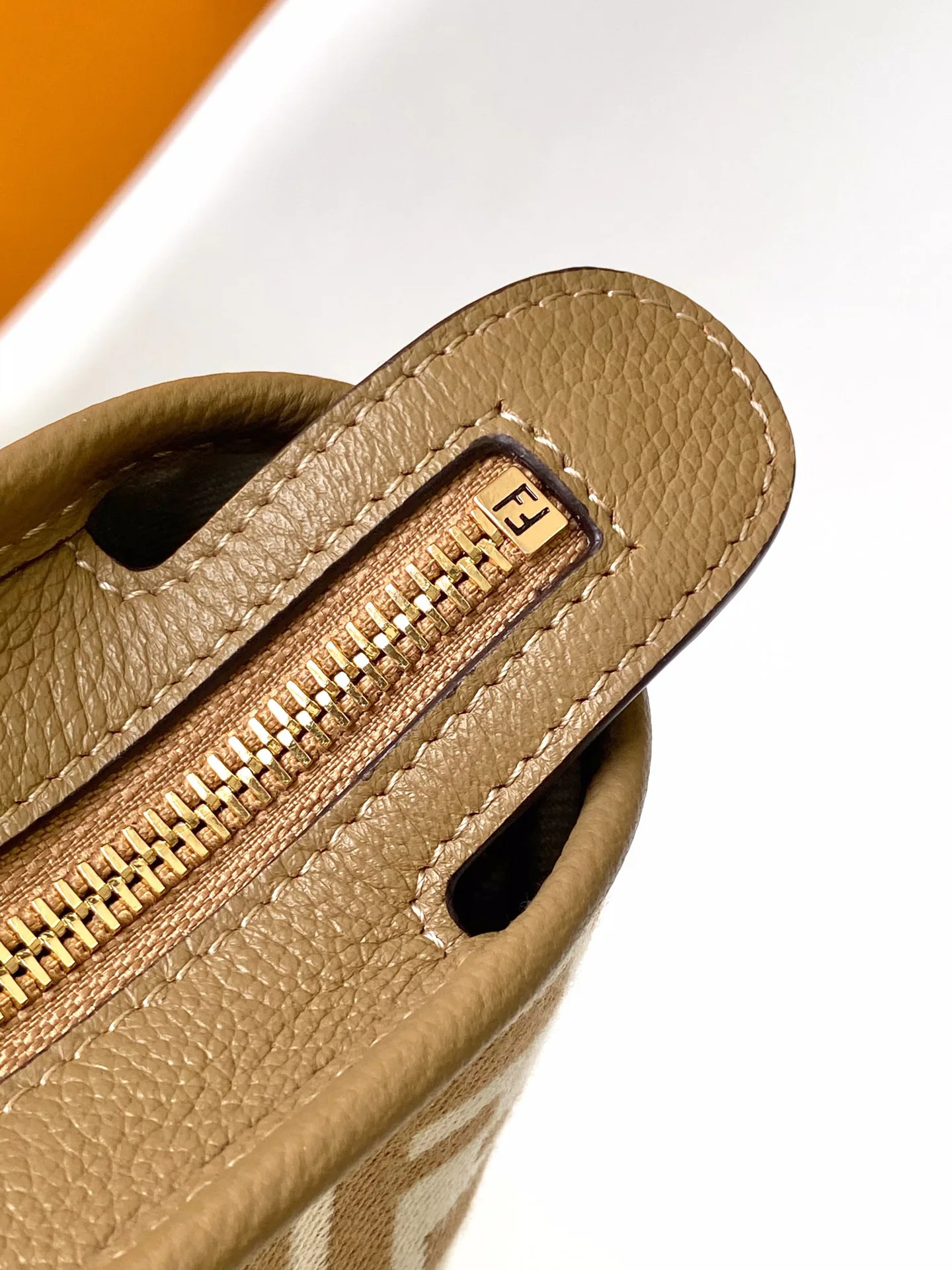 Сумки На Ремне Женские Fendi 13234549