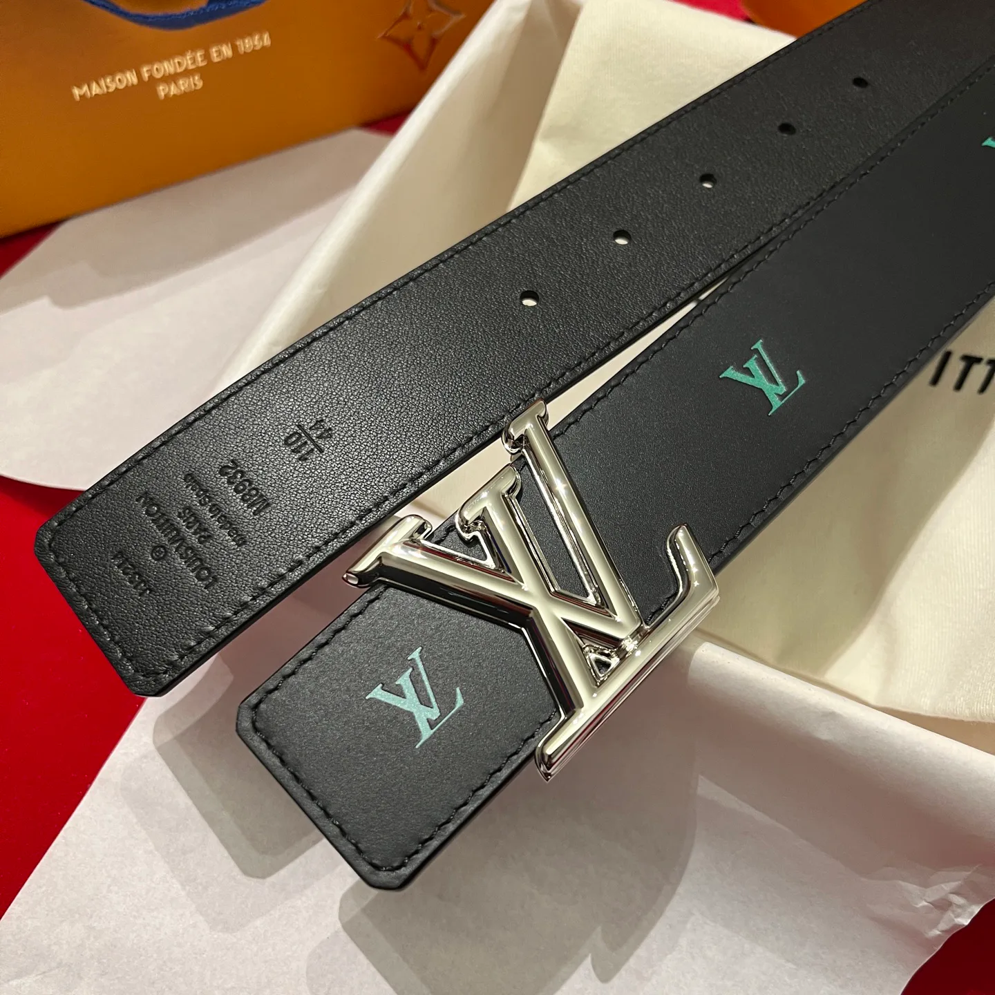 Ремни Louis Vuitton 17645337