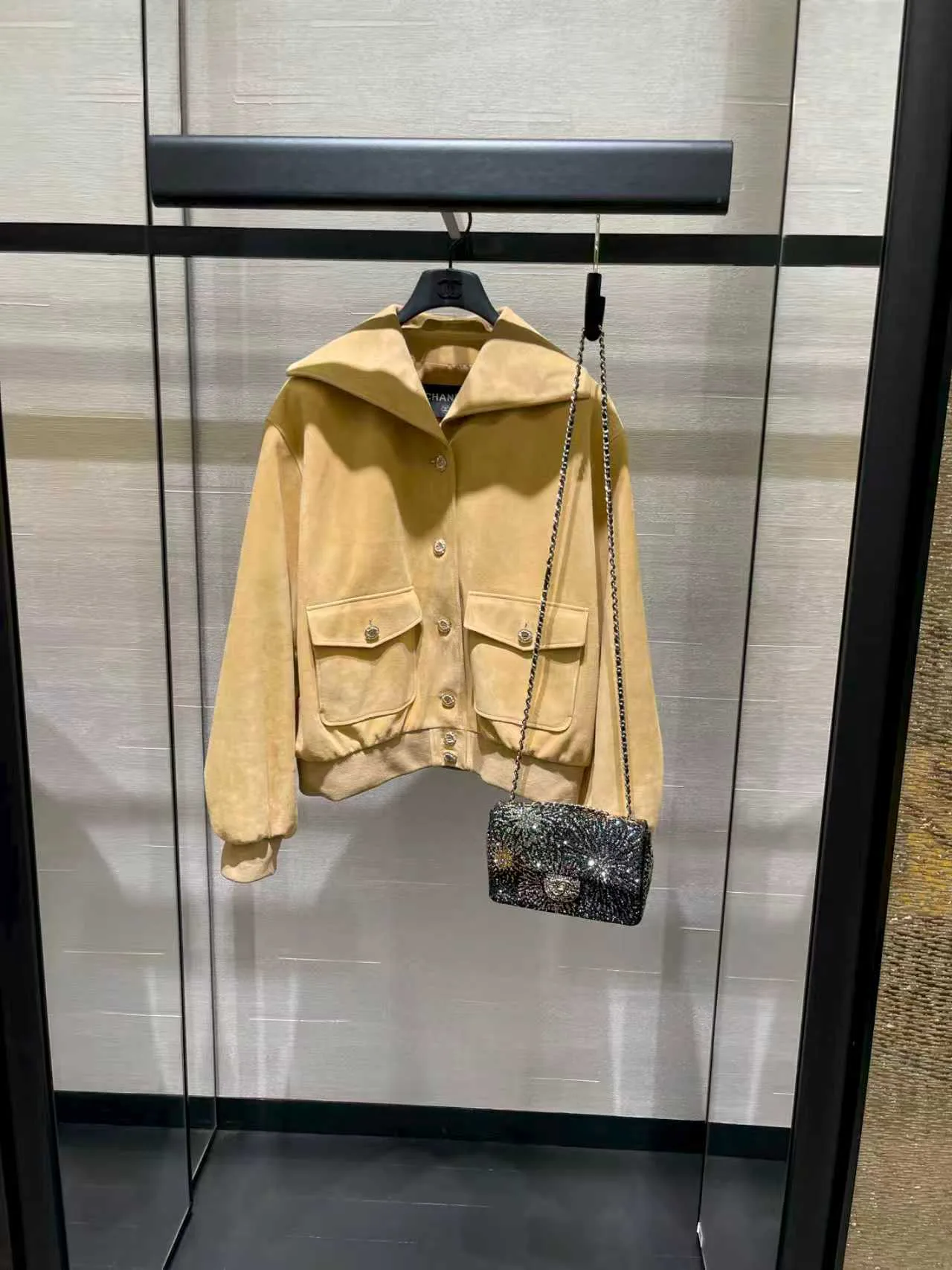 Кожаные Куртки И Дублёнки Женские Chanel 18131547