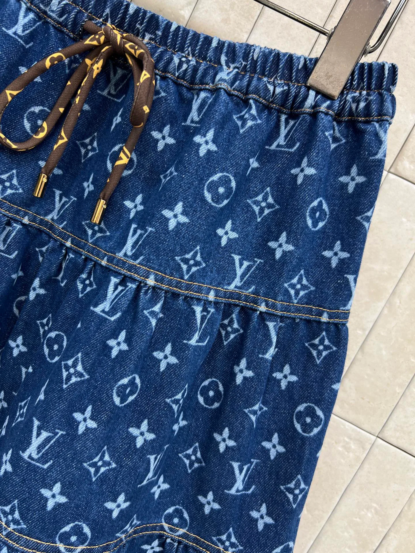 Юбки Женские Louis Vuitton 10646803