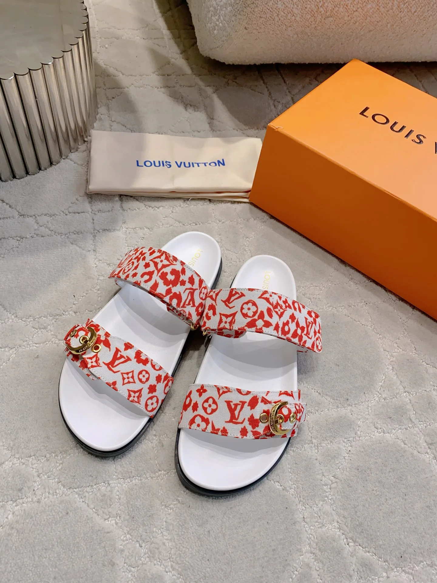 Шлепанцы Женские Louis Vuitton 11669394