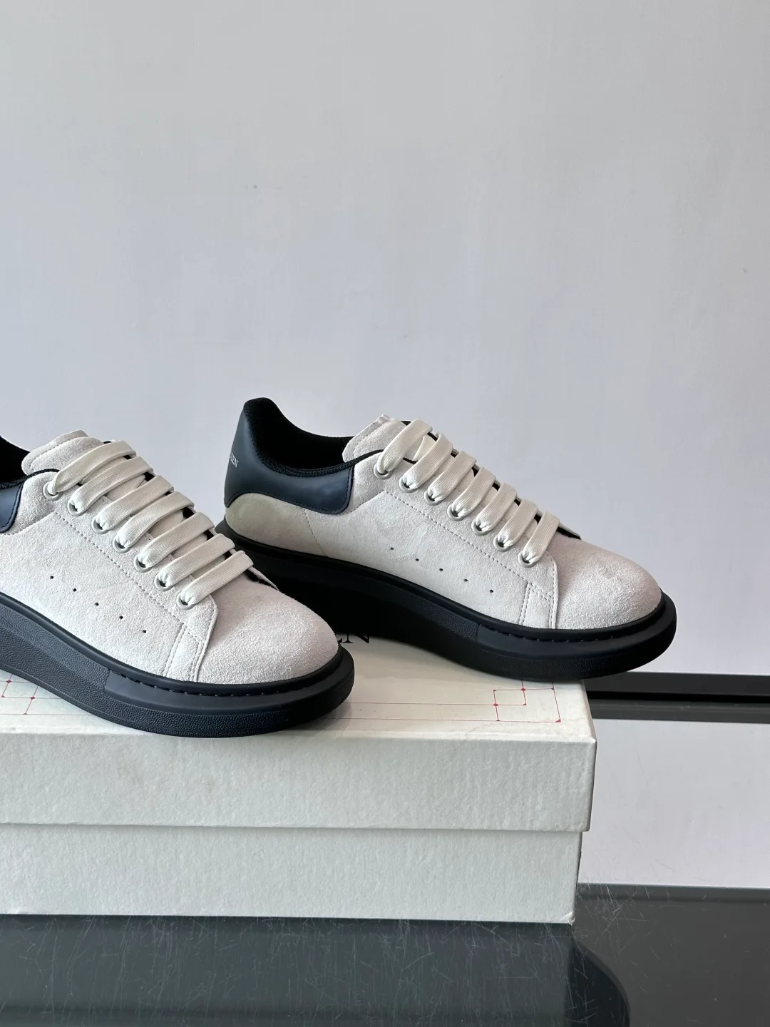Кроссовки Женские Alexander Mcqueen 17447549