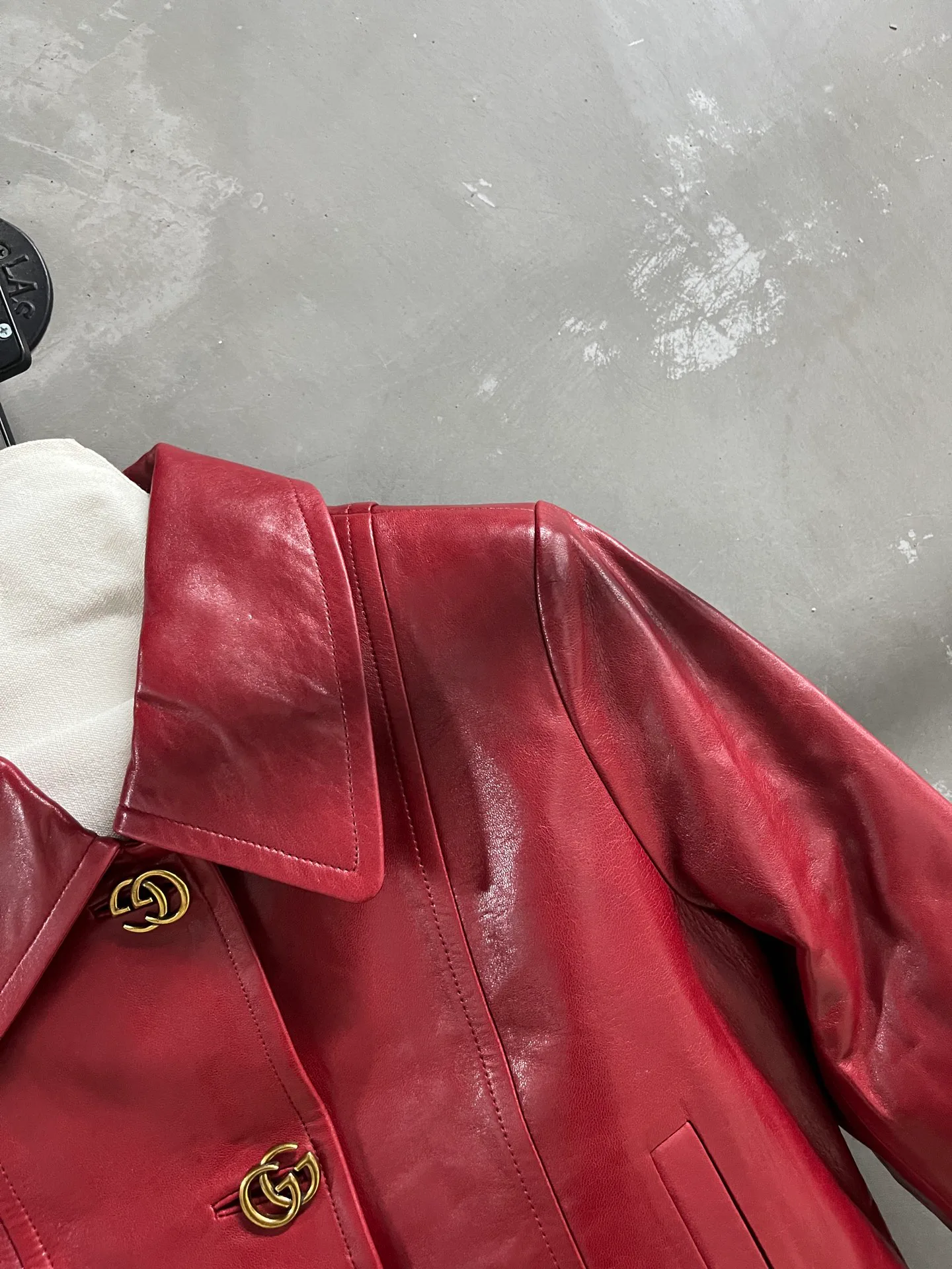 Кожаные Куртки И Дублёнки Женские Gucci 18172648
