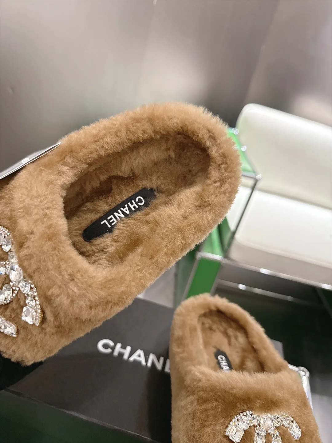 Тапочки Женские Chanel 18053386
