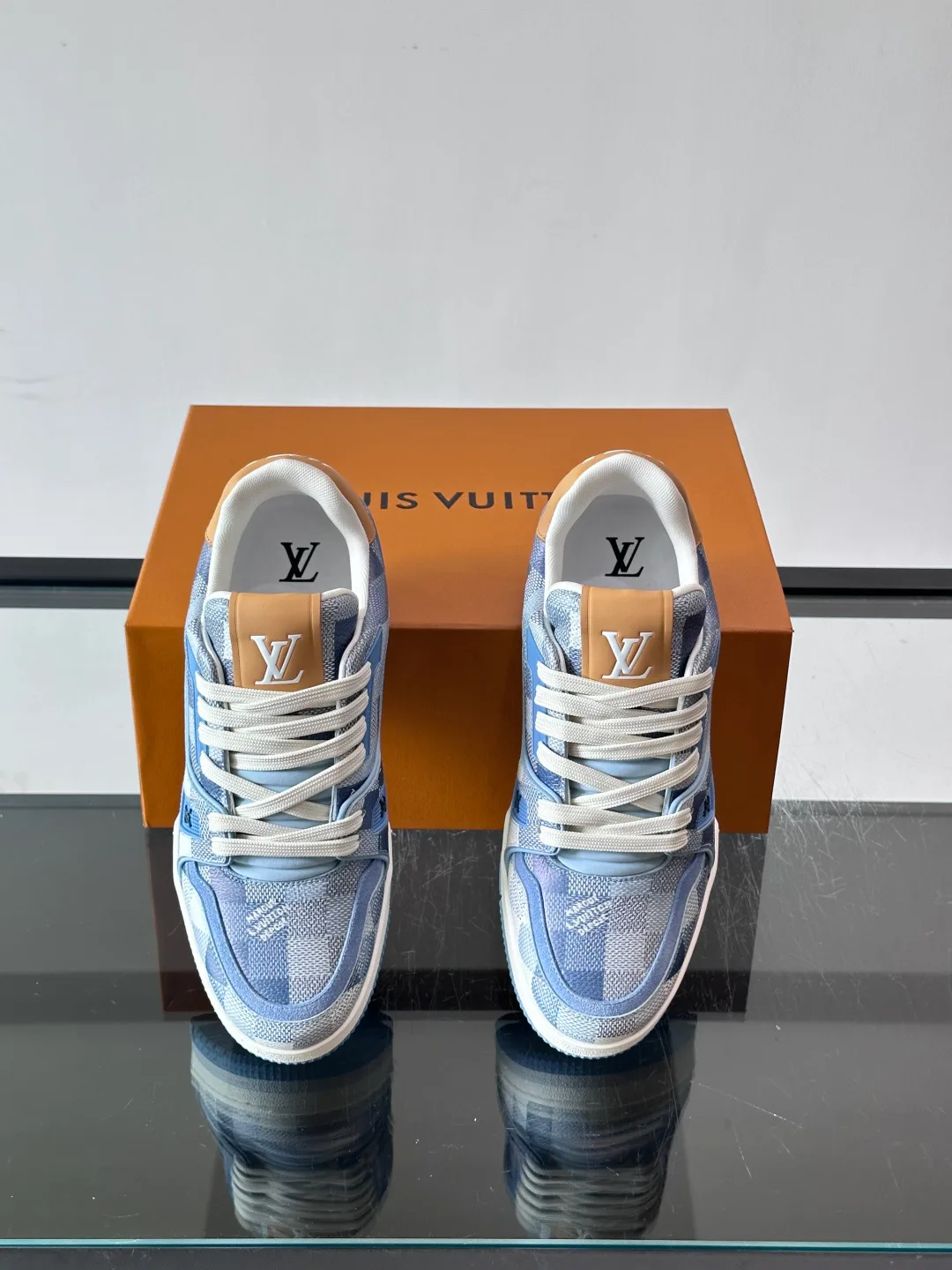 Кроссовки Женские Louis Vuitton 17608032