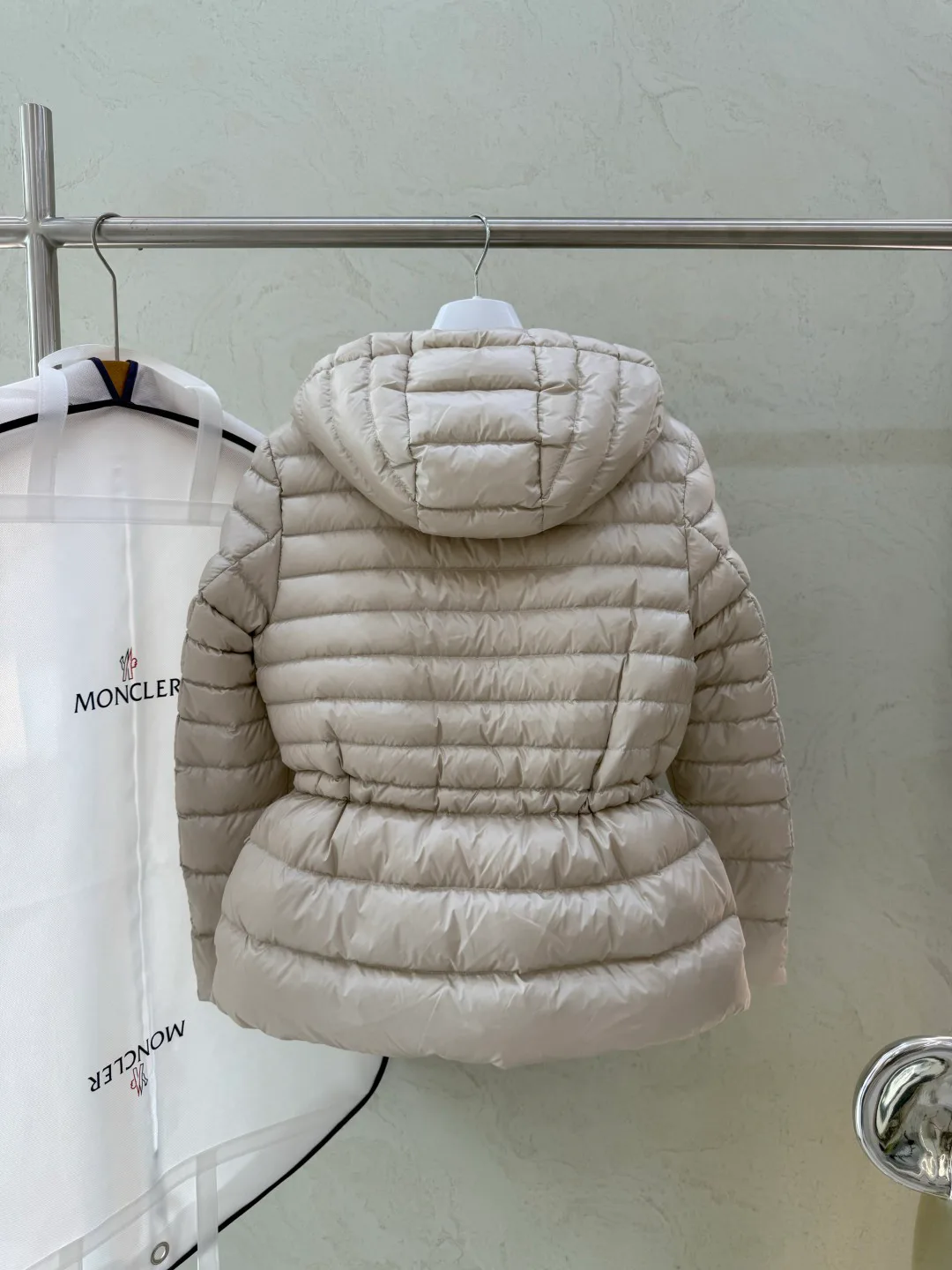 Куртки И Пуховики Женские Moncler 18043552