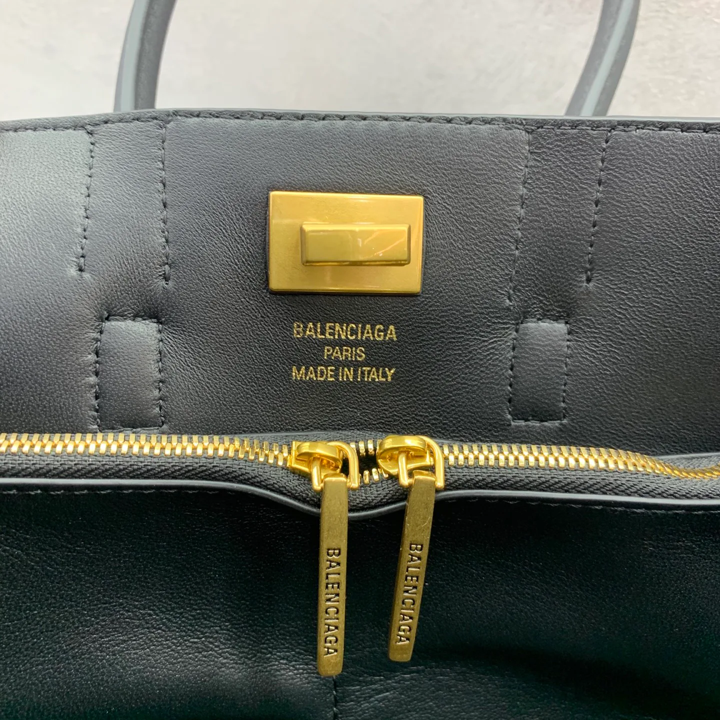 Классические Сумки Женские Balenciaga 18205732