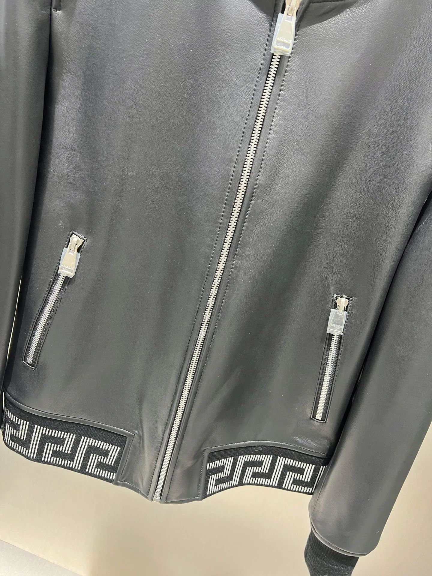 Кожаные Куртки И Дублёнки Мужские Versace 25092