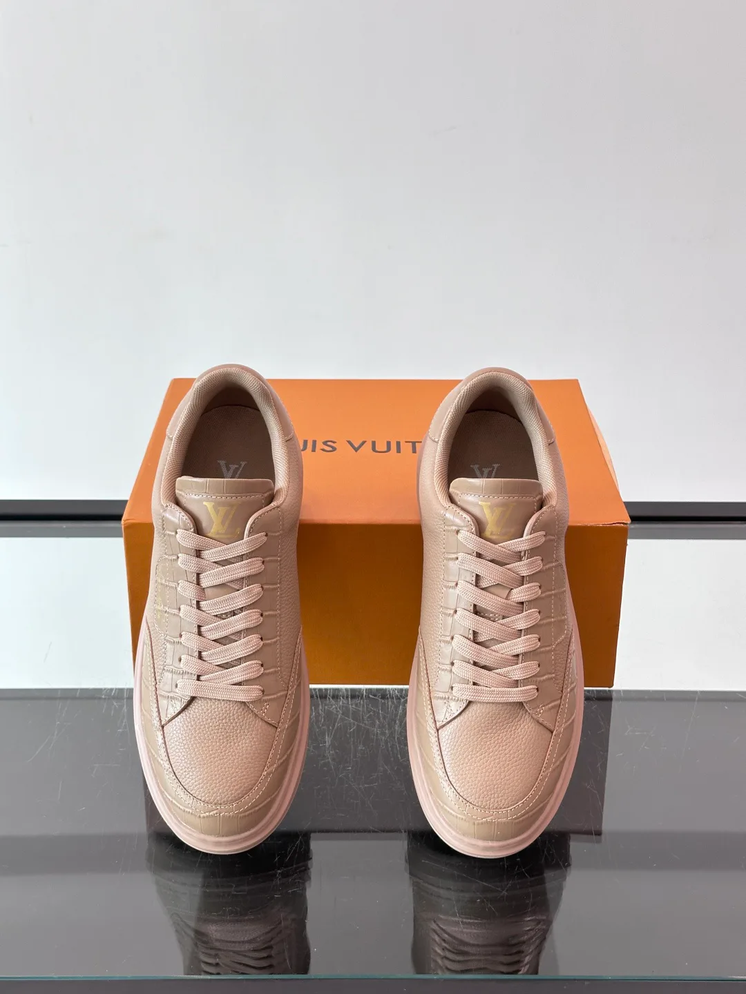 Кроссовки Женские Louis Vuitton 18400578