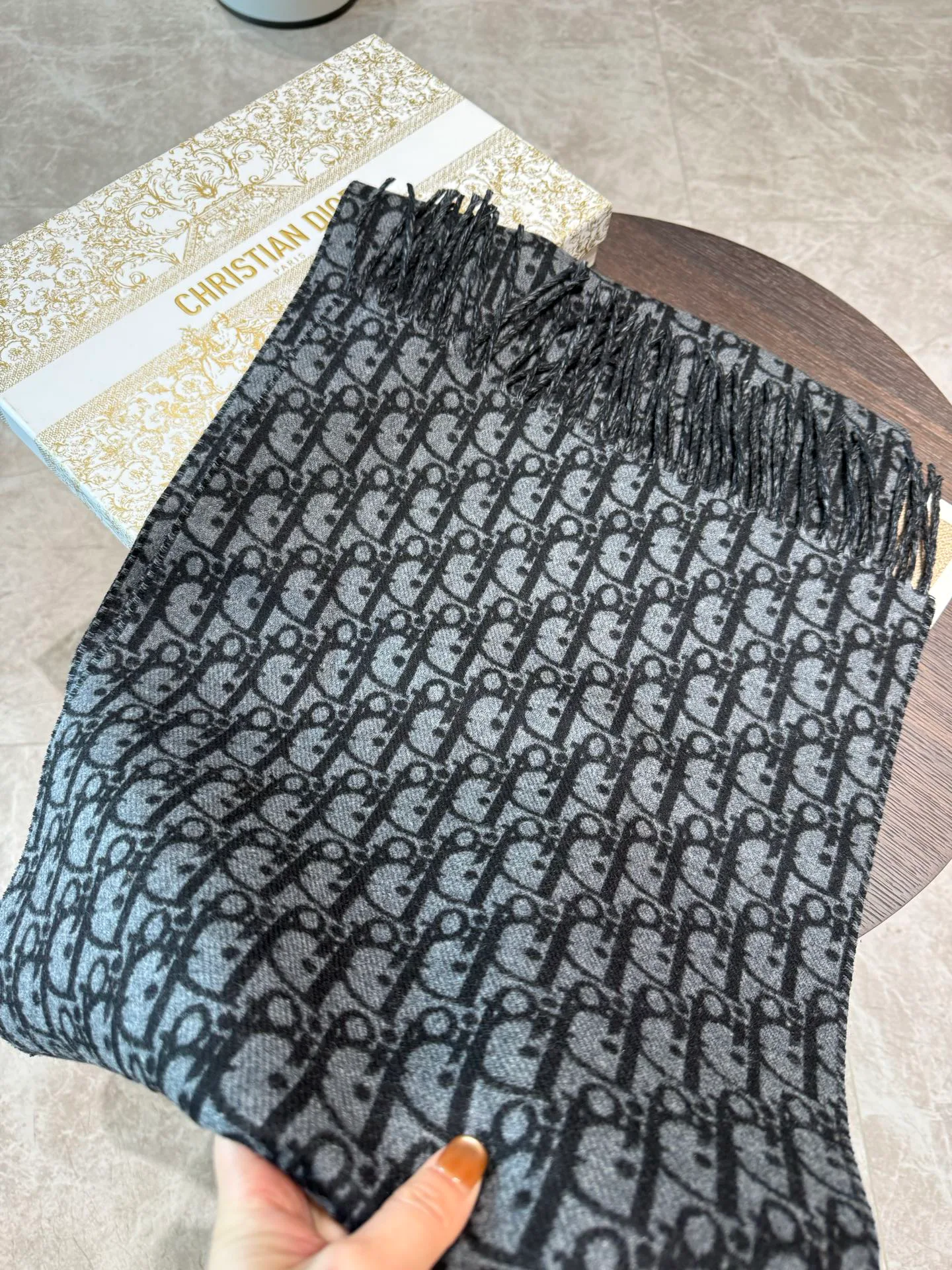 Шарфы Christian Dior 18627363