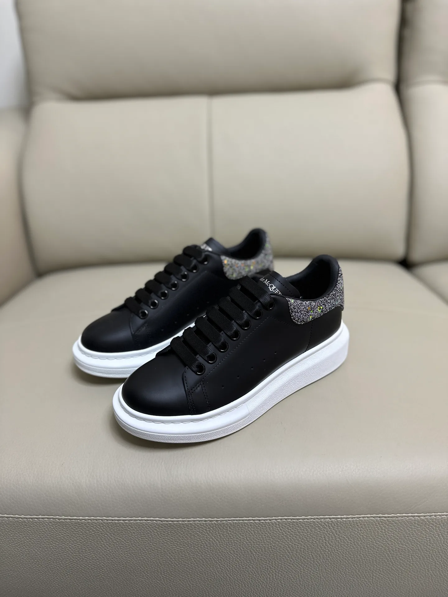 Кроссовки Женские Alexander Mcqueen 18616786