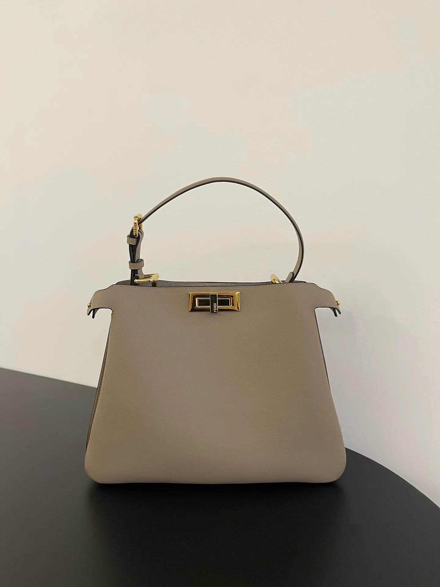 Классические Сумки Женские Fendi 13546269