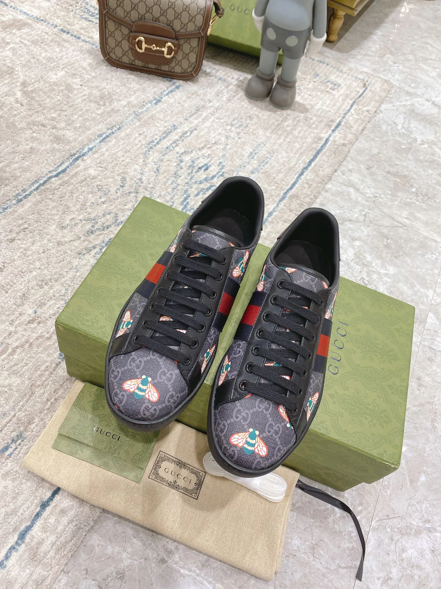 Кроссовки Женские Gucci 17620405