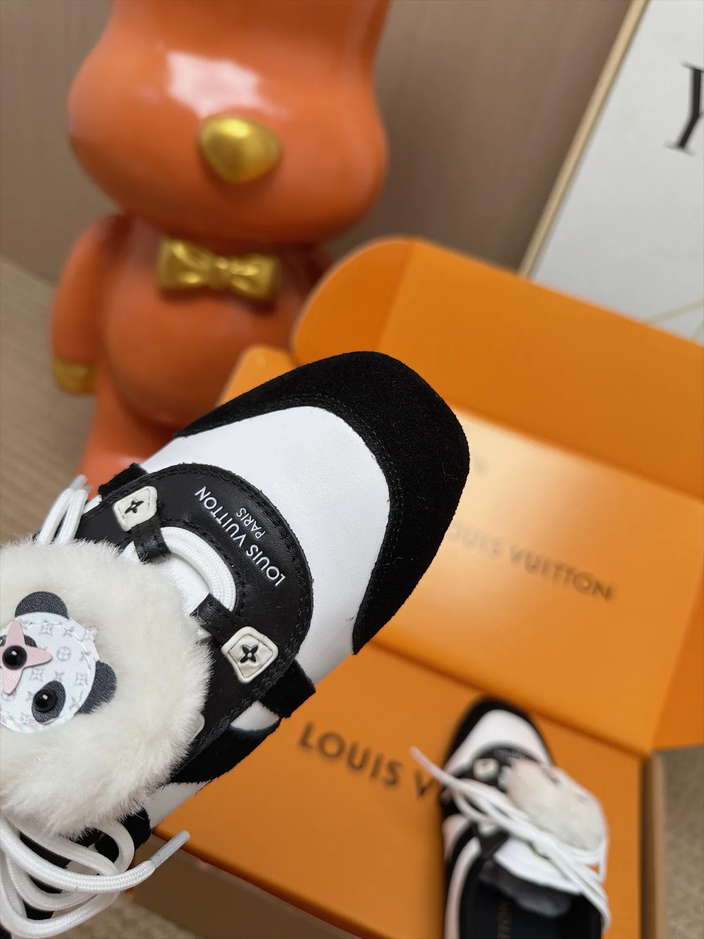 Кроссовки Женские Louis Vuitton 18063010