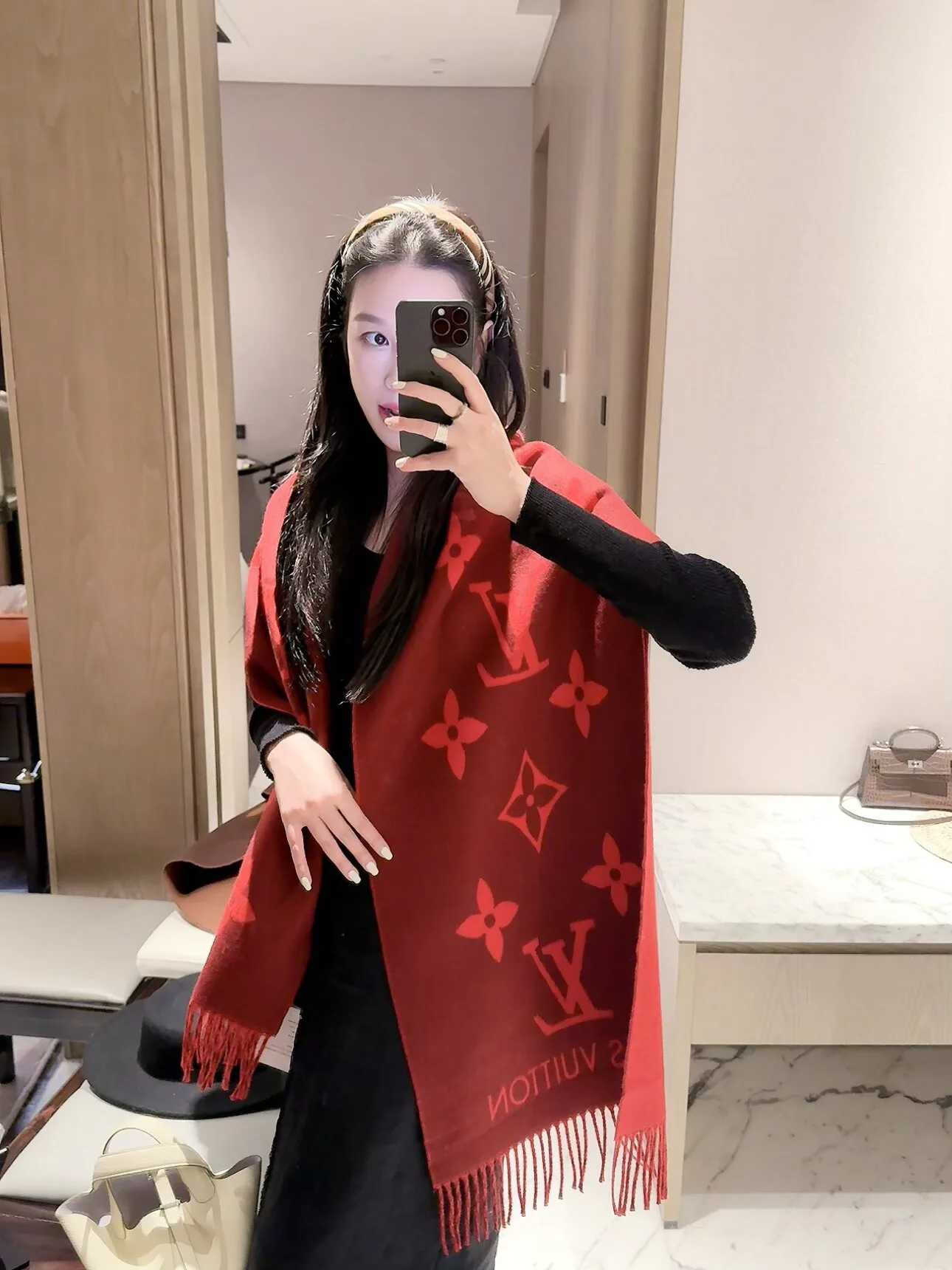 Шарфы Louis Vuitton 18427102