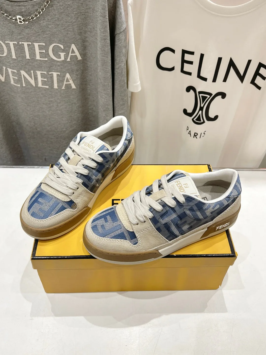 Кроссовки Женские Fendi 17908445