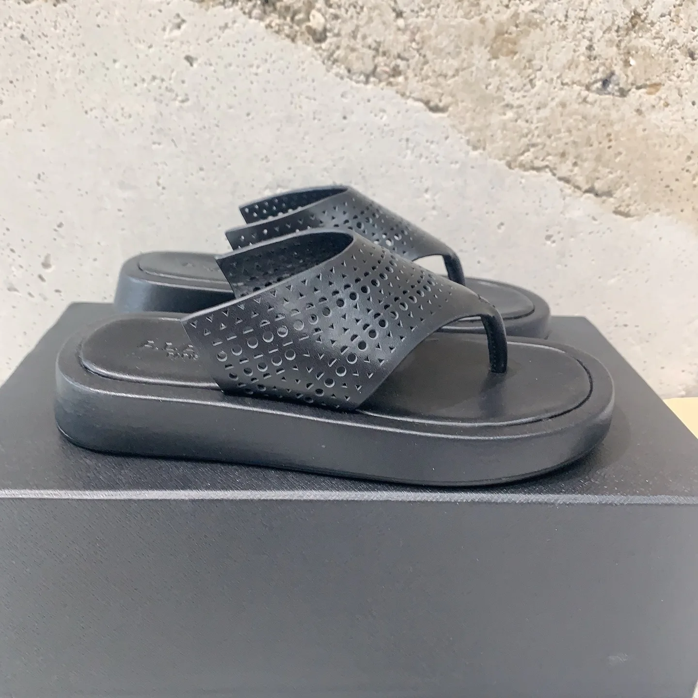 Шлепанцы Женские Alaia 23877