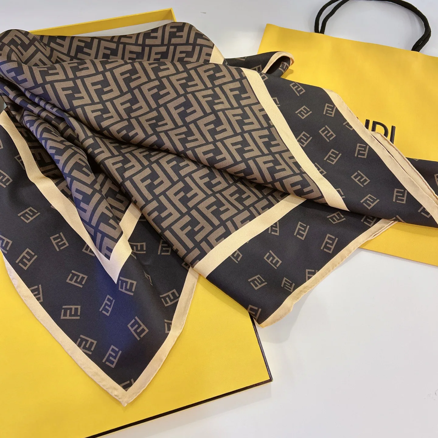 Шарфы Fendi 13447601