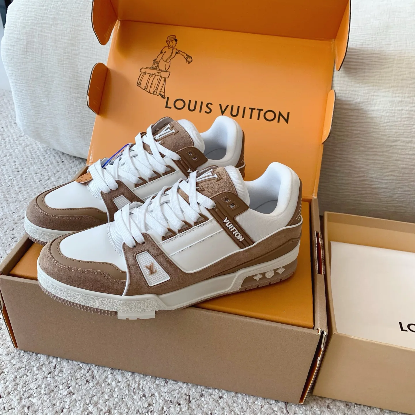 Кроссовки Женские Louis Vuitton 18258361