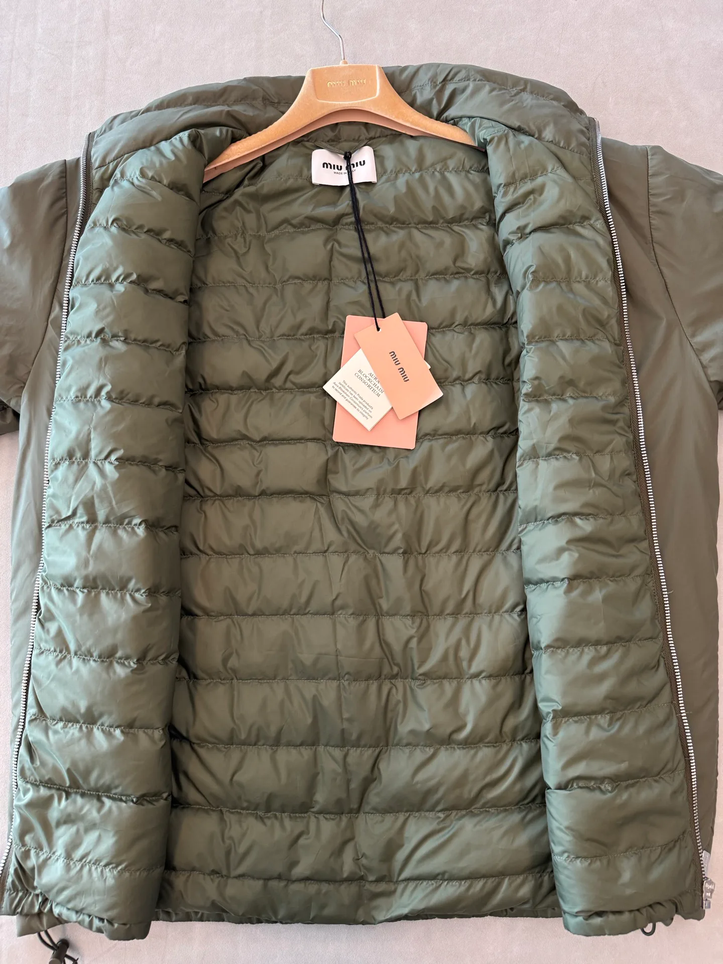 Куртки И Пуховики Женские Miu Miu 18829679