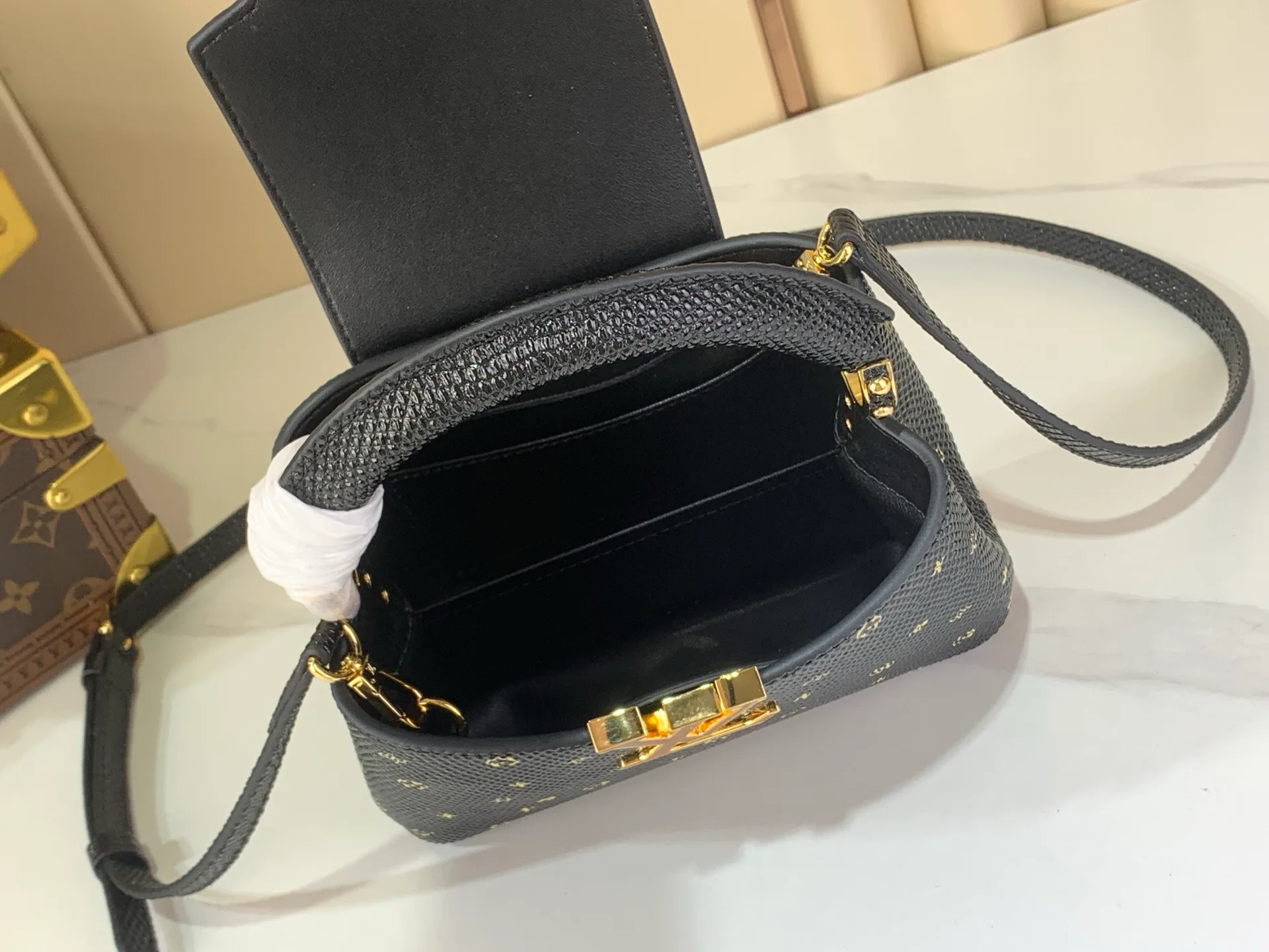 Клатчи Женские Louis Vuitton 11509354