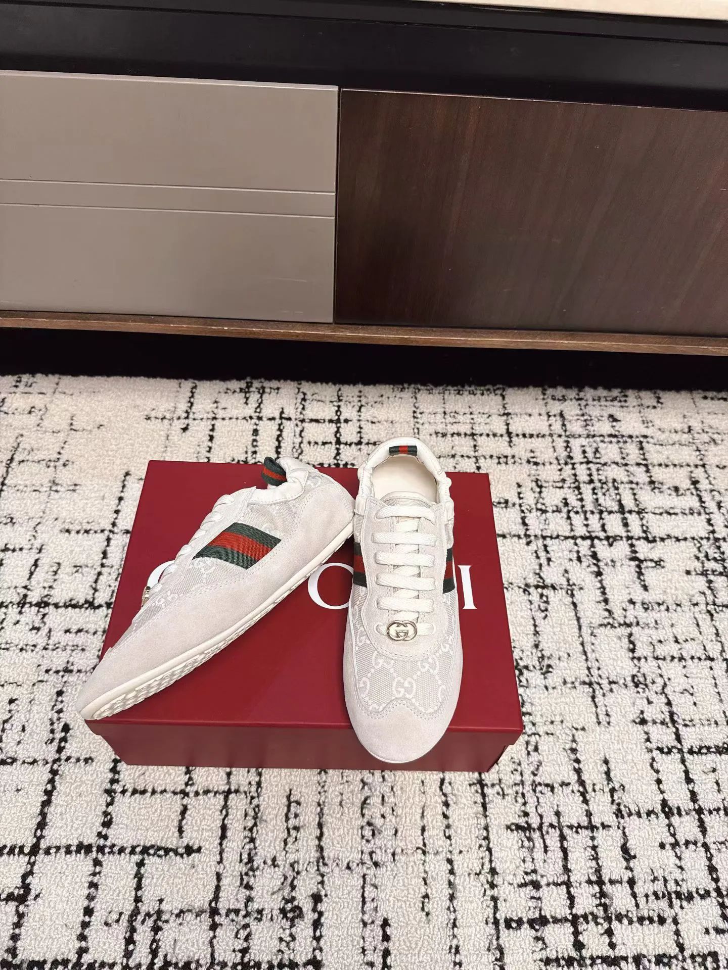 Кроссовки Женские Gucci 736015