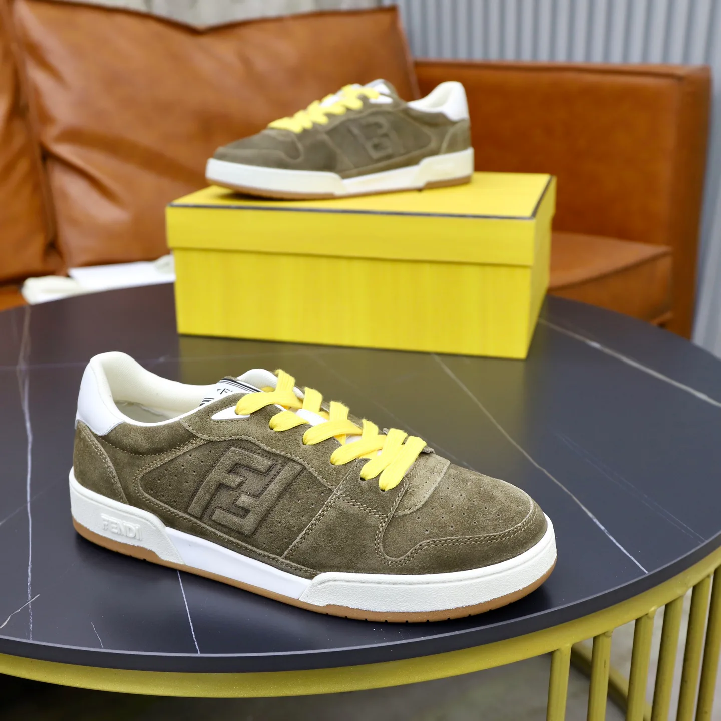 Кроссовки Женские Fendi 18516276