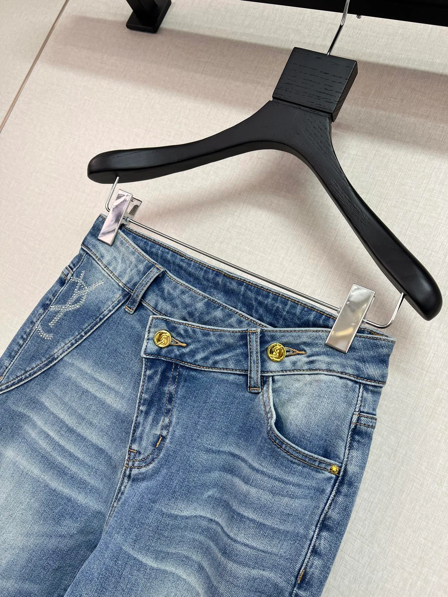 Джинсы Женские Saint Laurent 13233653