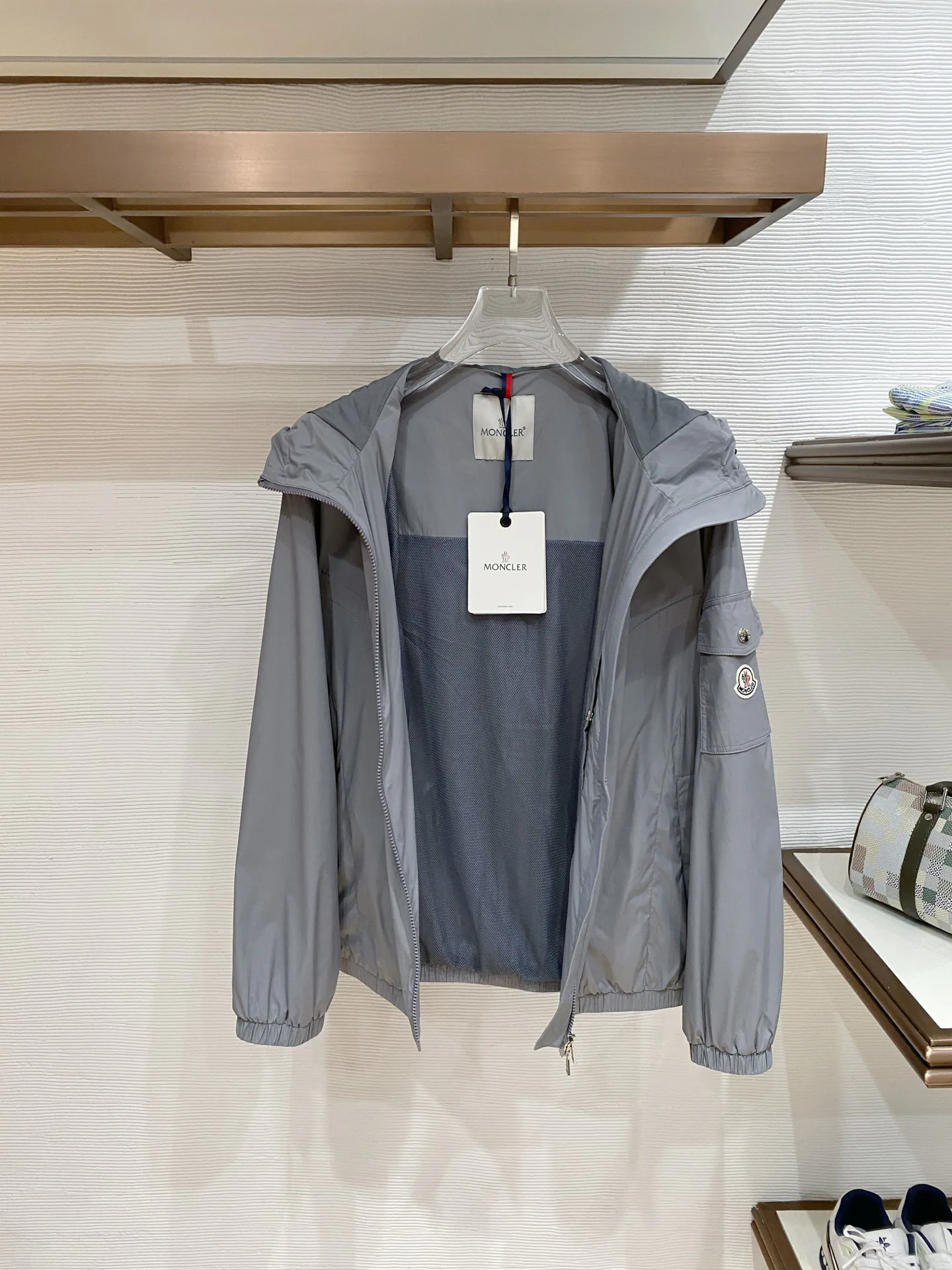 Куртки И Пуховики Женские Moncler 10708590