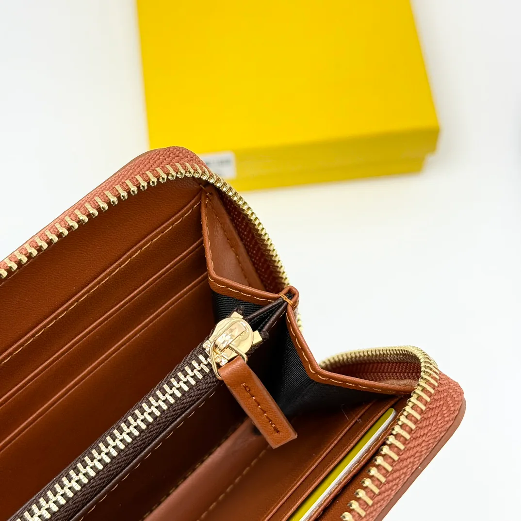 Клатчи Женские Fendi 442057