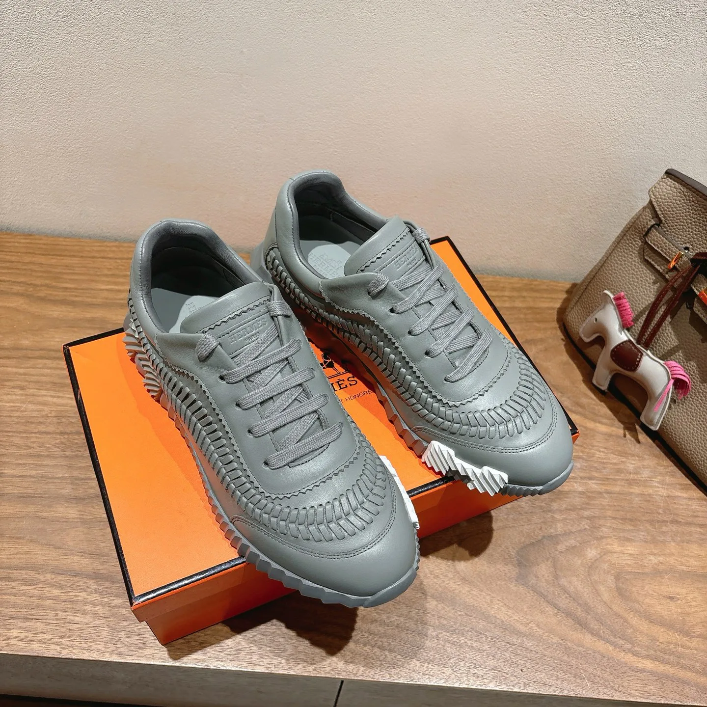 Кроссовки Женские Hermes 18729809