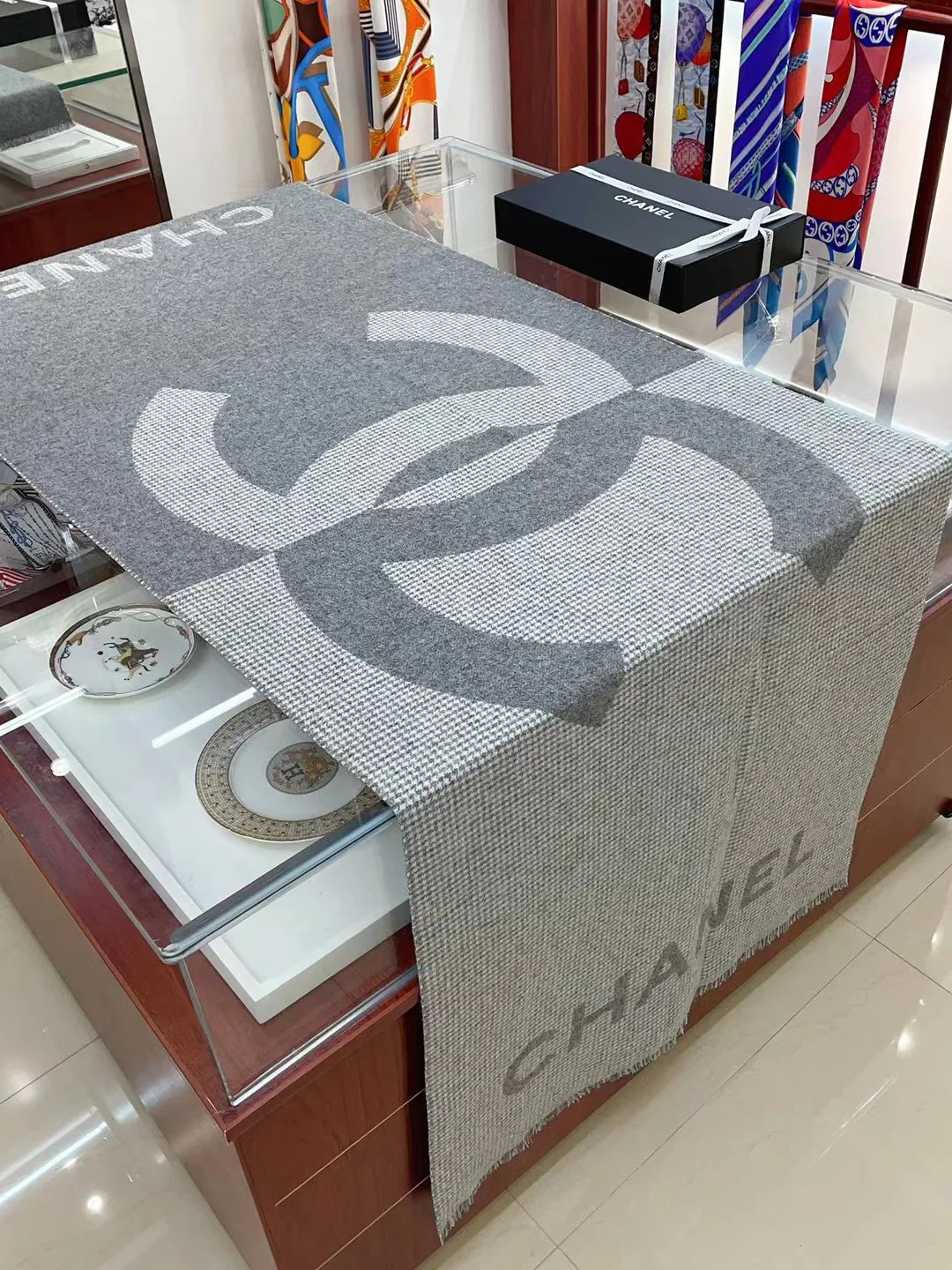 Шарфы Chanel 18627195