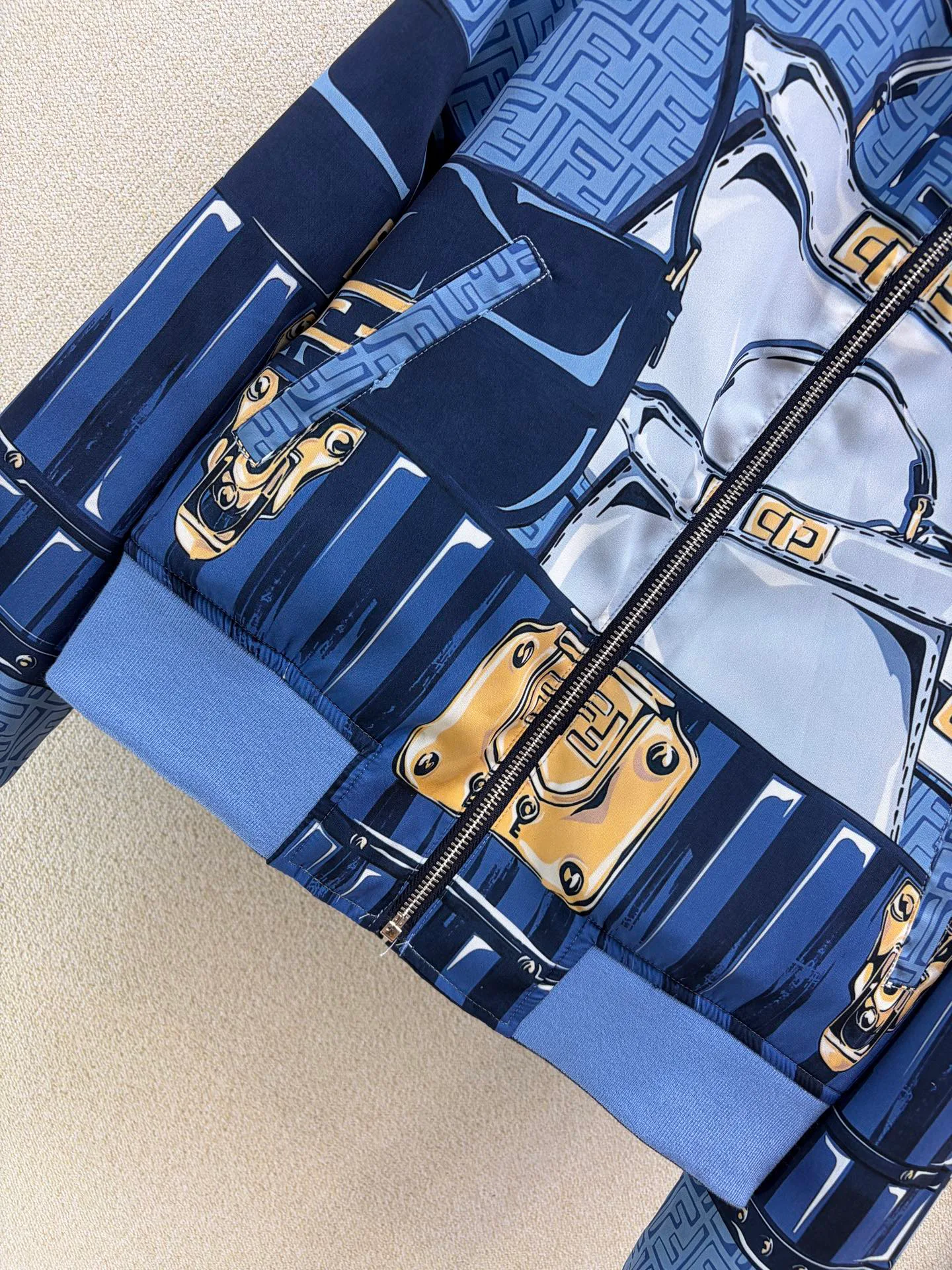 Куртки И Пуховики Женские Fendi 18408102