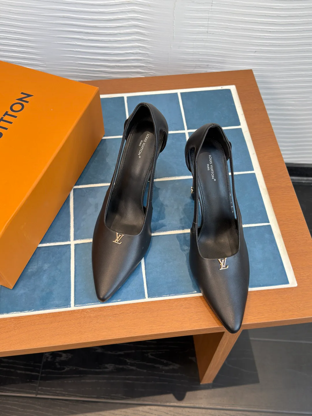 Туфли Женские Louis Vuitton 18604376
