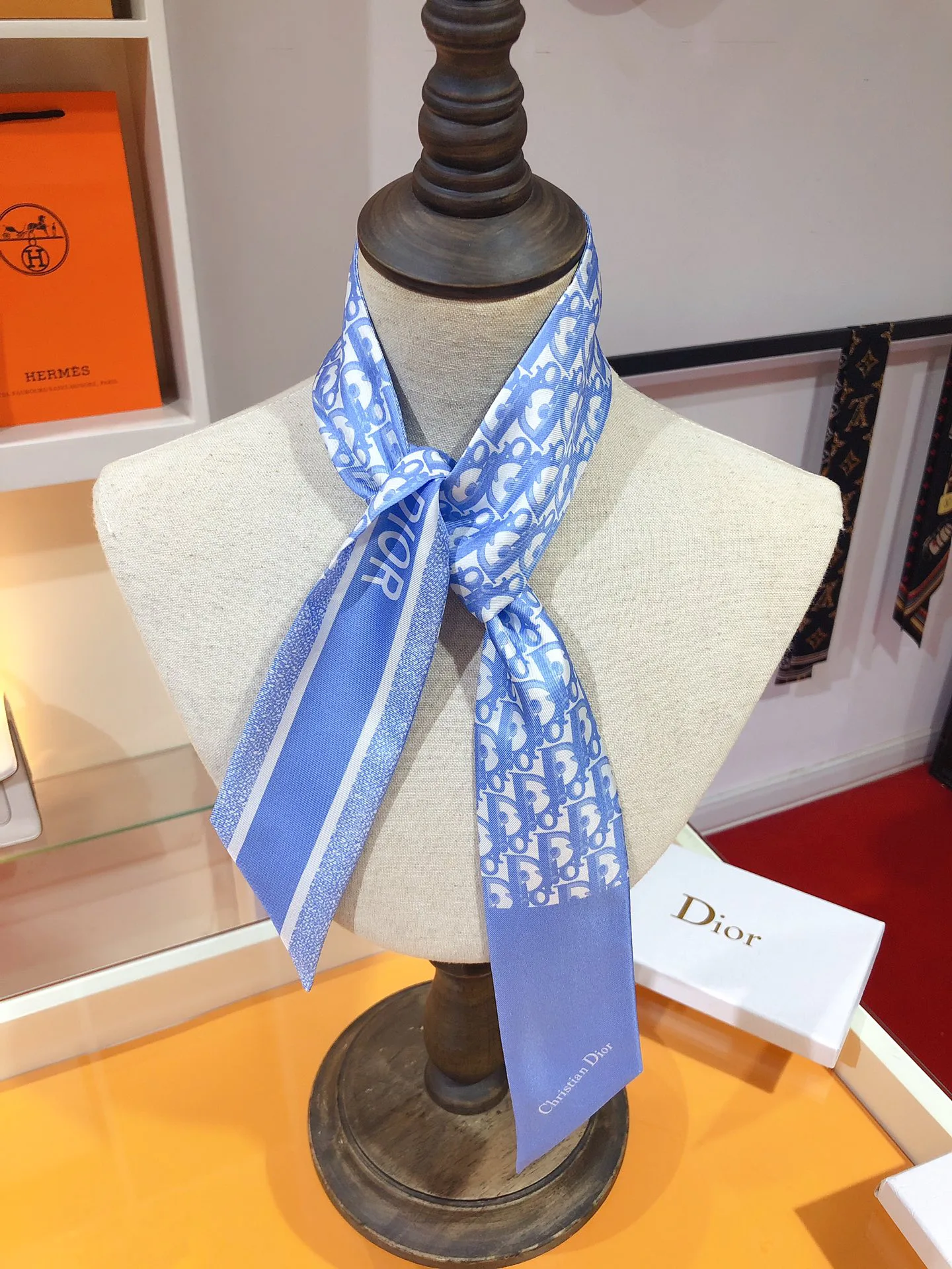 Платки Christian Dior 11882985