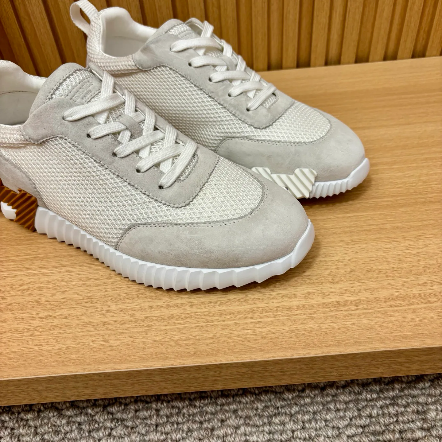 Кроссовки Женские Louis Vuitton 18438921