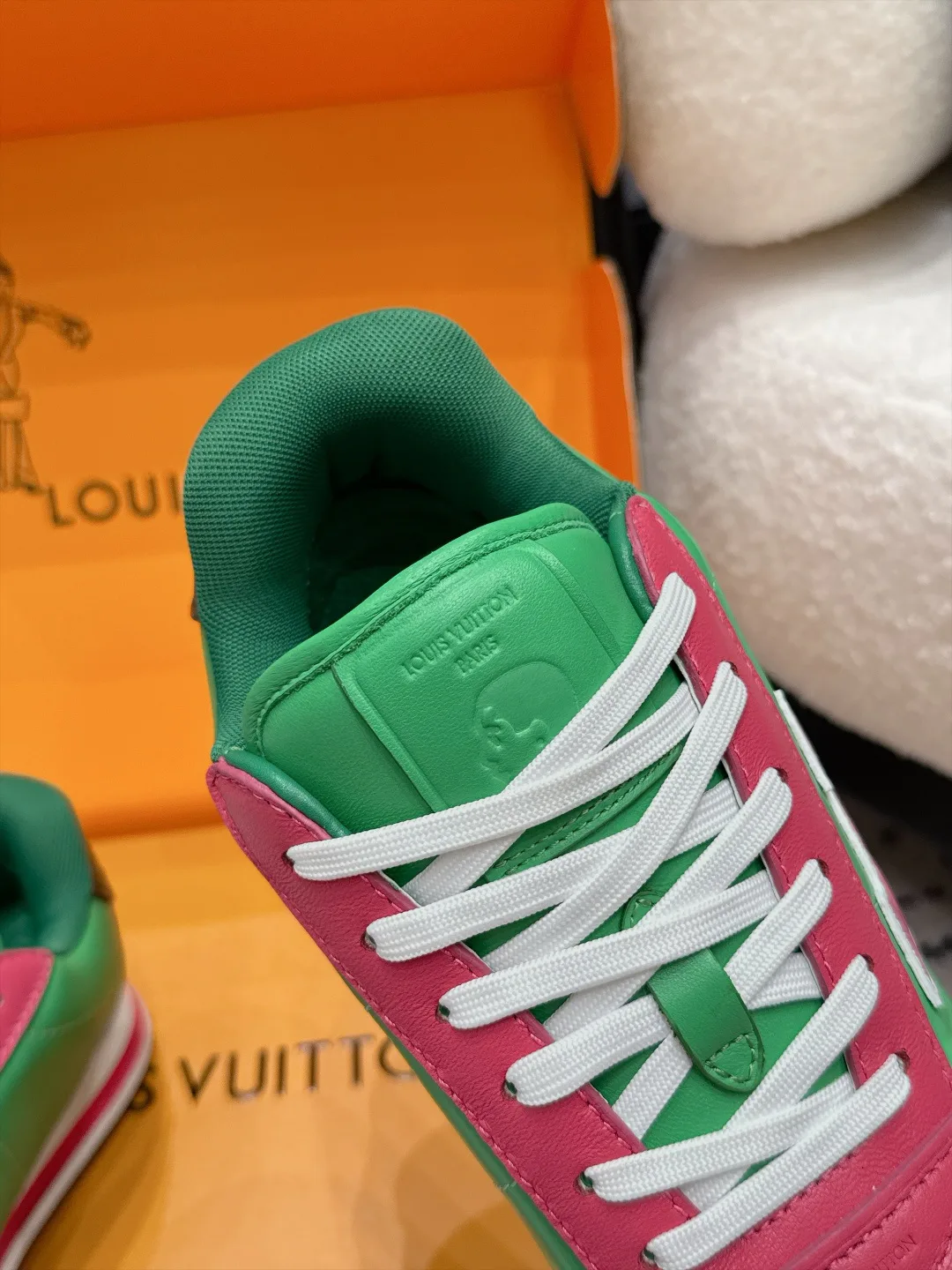 Кроссовки Женские Louis Vuitton 18406491