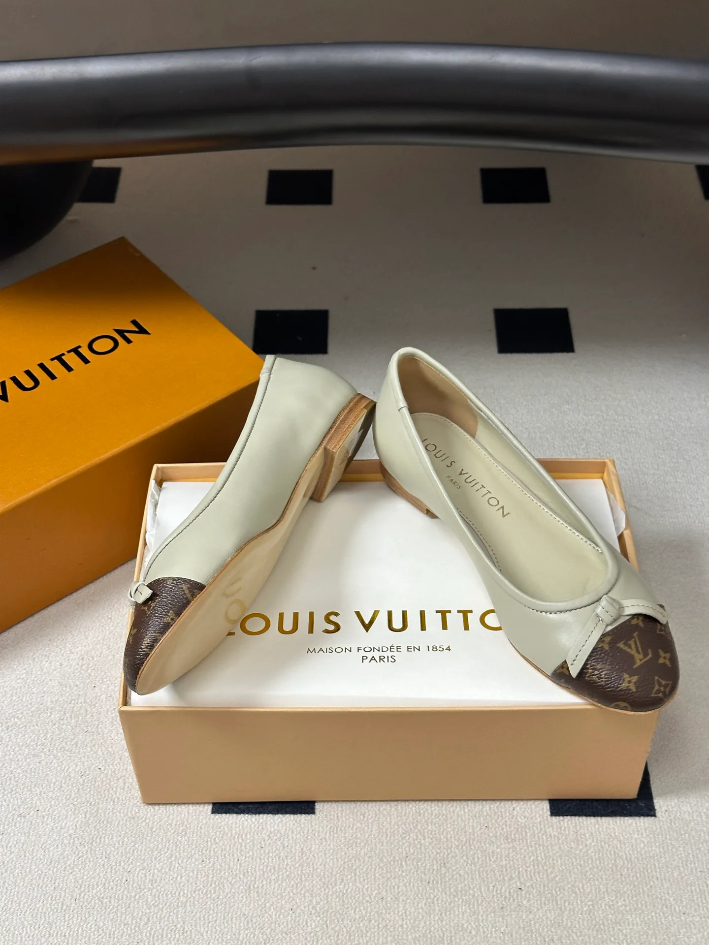 Балетки Женские Louis Vuitton 18049404