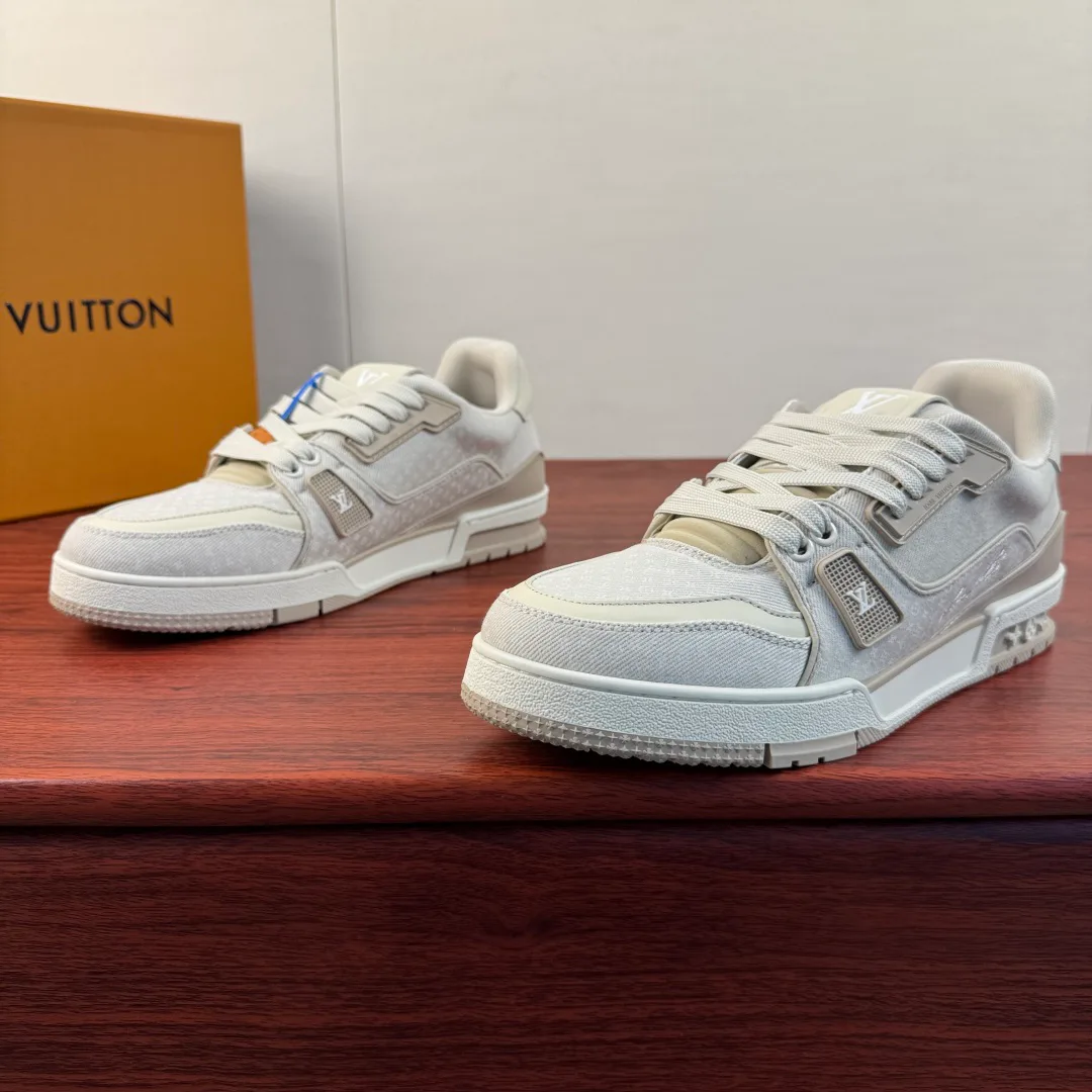 Кроссовки Женские Louis Vuitton 19354016