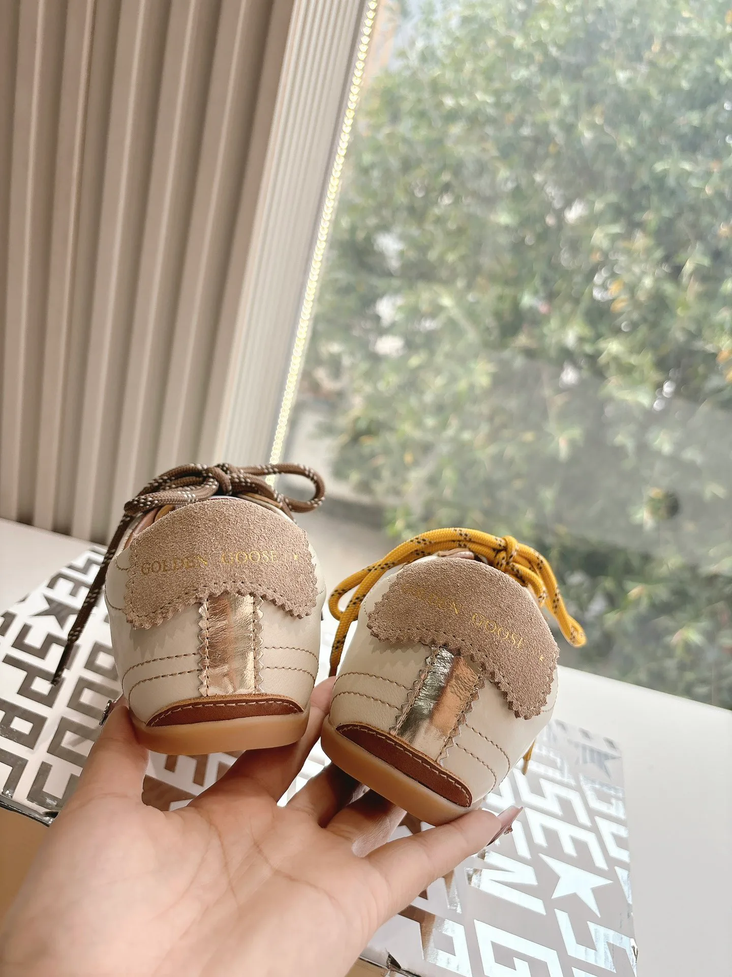 Кроссовки Женские Golden Goose 17572245