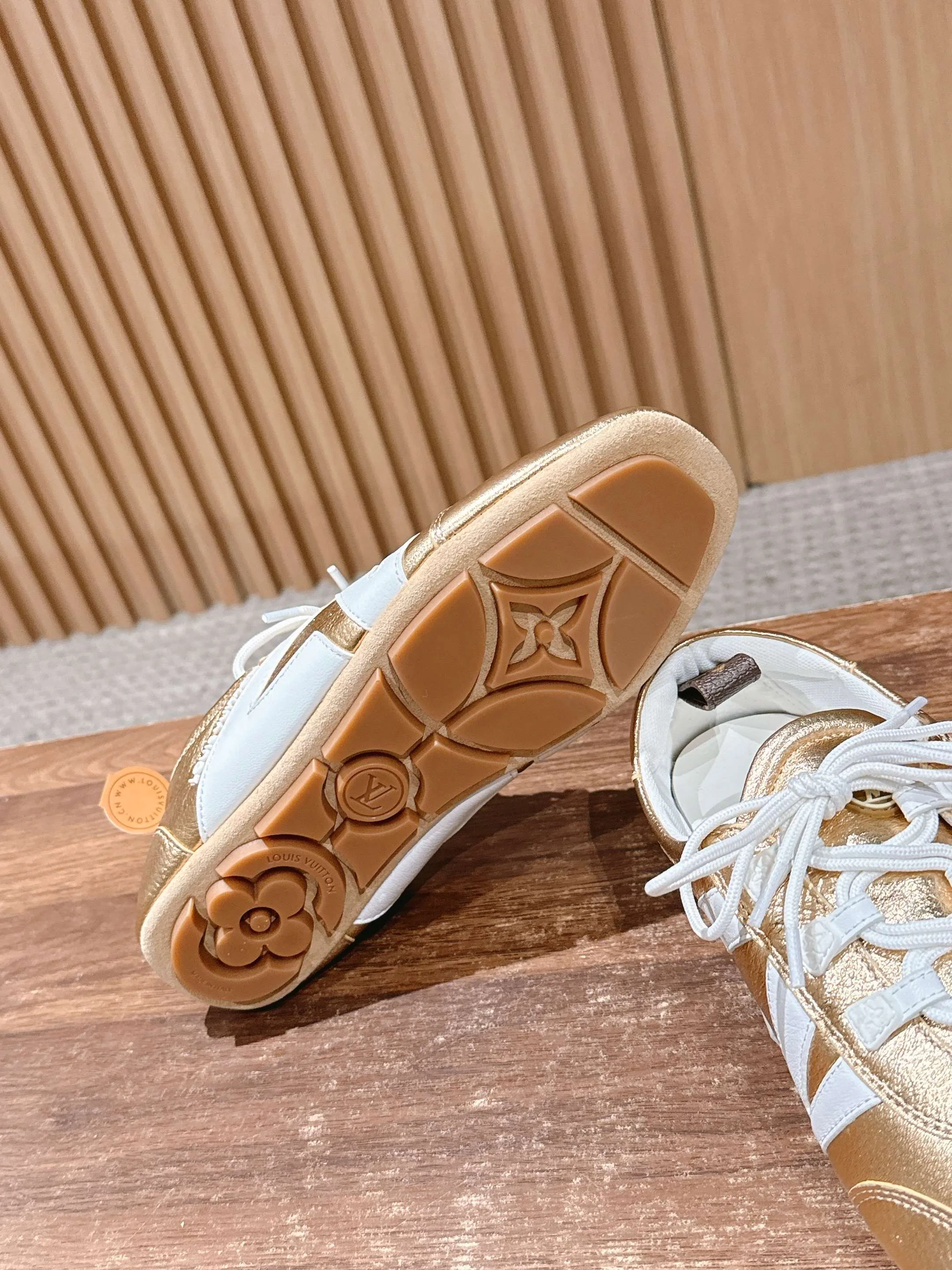 Кроссовки Женские Louis Vuitton 1483951