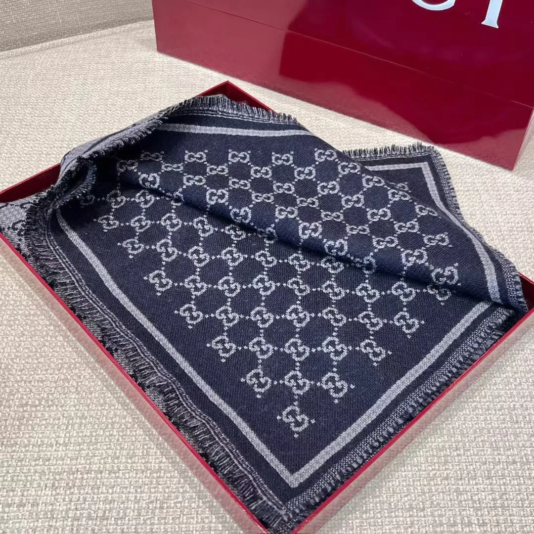 Шарфы Gucci 747385