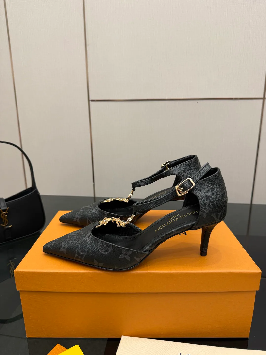 Туфли Женские Louis Vuitton 11755400