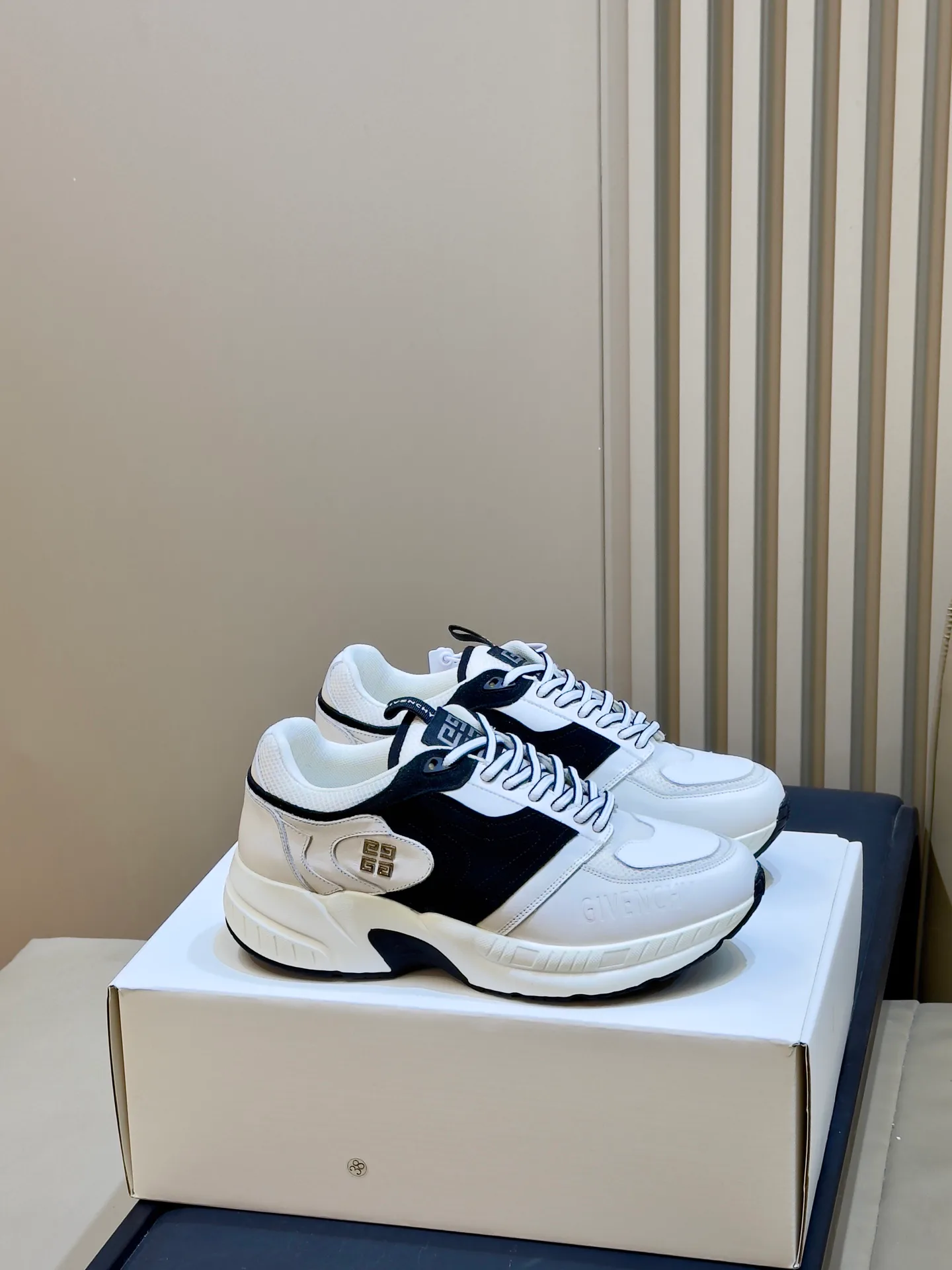Кроссовки Женские Givenchy 18073544