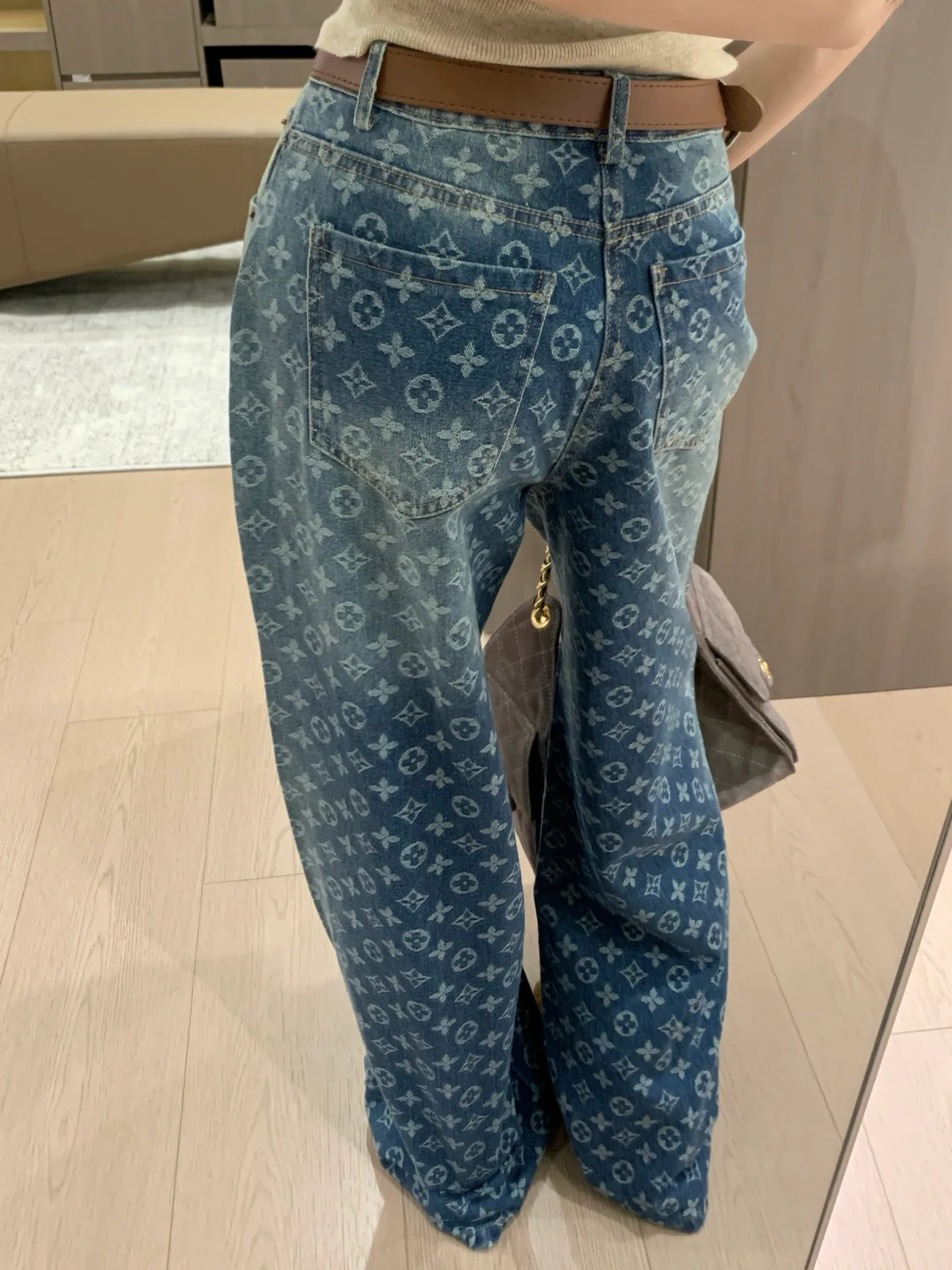 Джинсы Женские Louis Vuitton 18757314