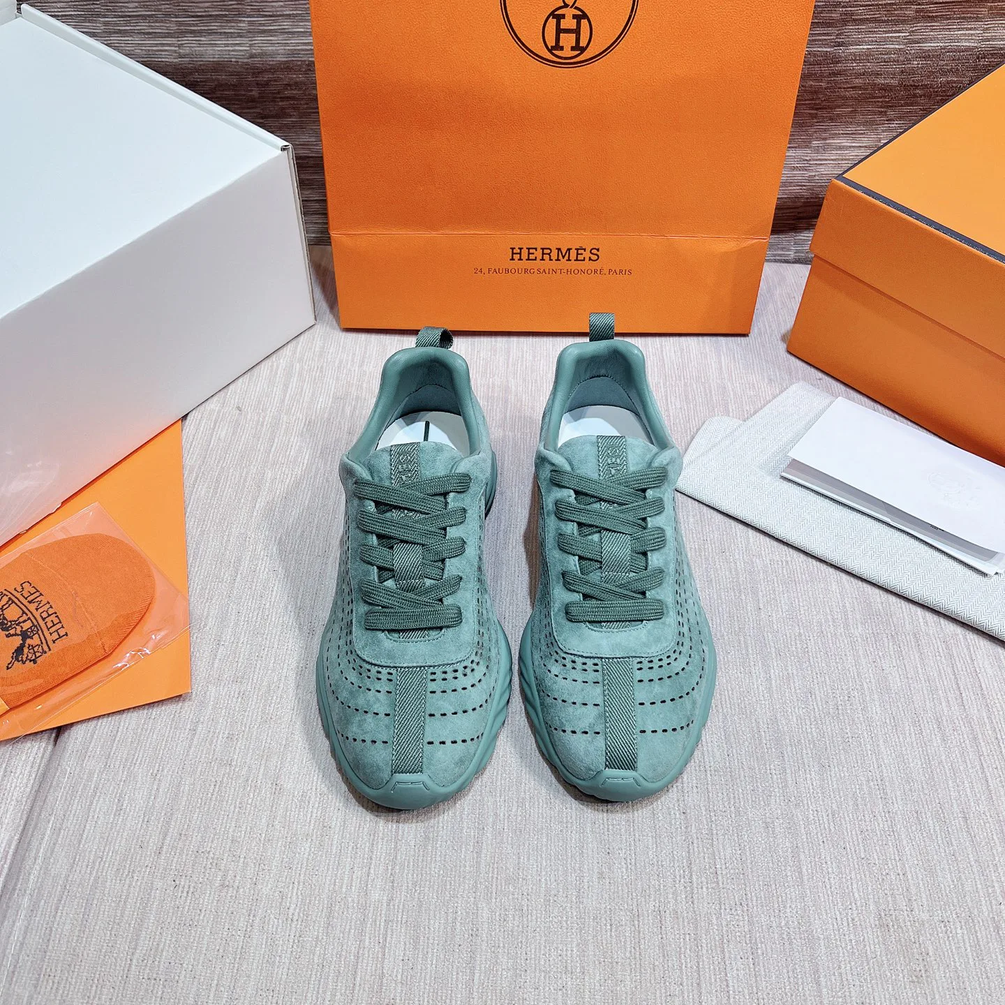 Кроссовки Женские Hermes 17749566
