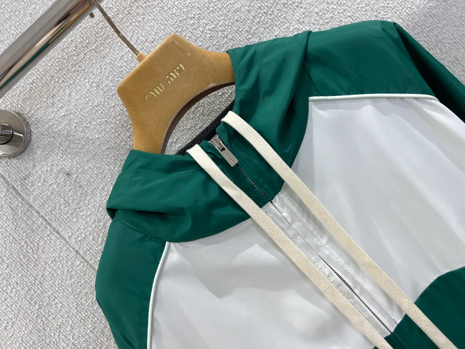 Куртки И Пуховики Женские New Balance 182971