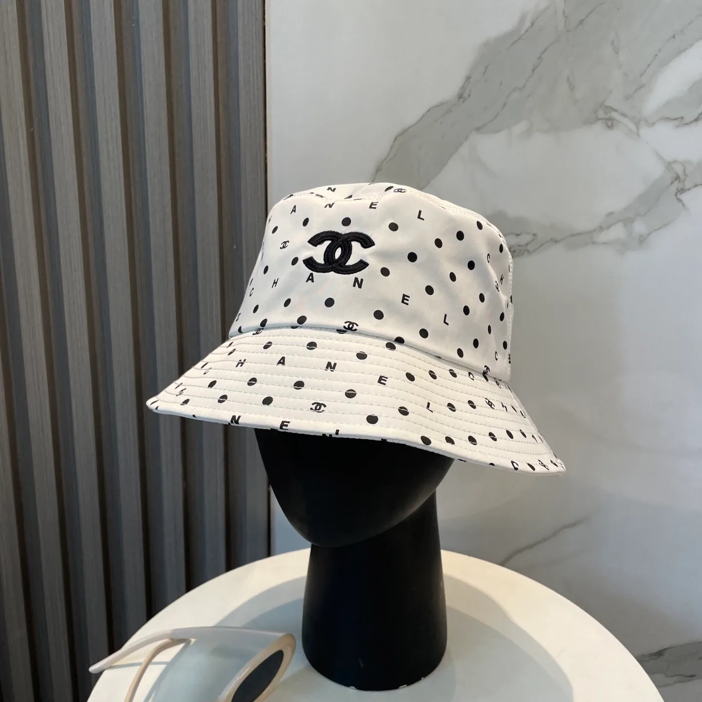 Головные Уборы Chanel 13294373